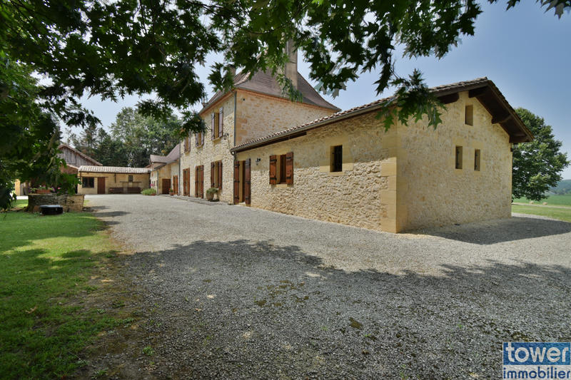 Propriété - 289 m² - 11 pièces