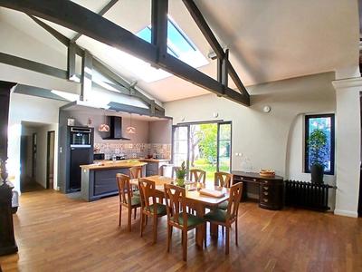 Demeure - 305 m² - 7 pièces