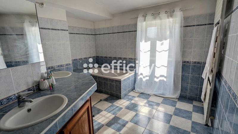 Maison - 210 m² - 5 pièces