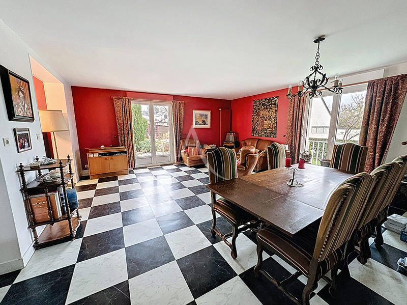 Maison - 179 m² - 8 pièces