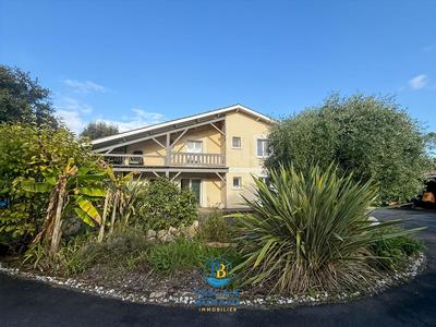 Maison - 140 m² - 5 pièces