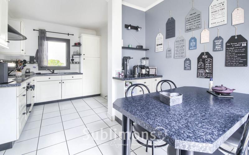 Maison traditionnelle - 163 m² - 8 pièces