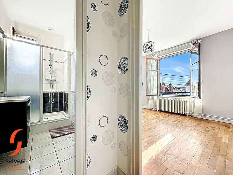 Maison - 220 m² - 10 pièces