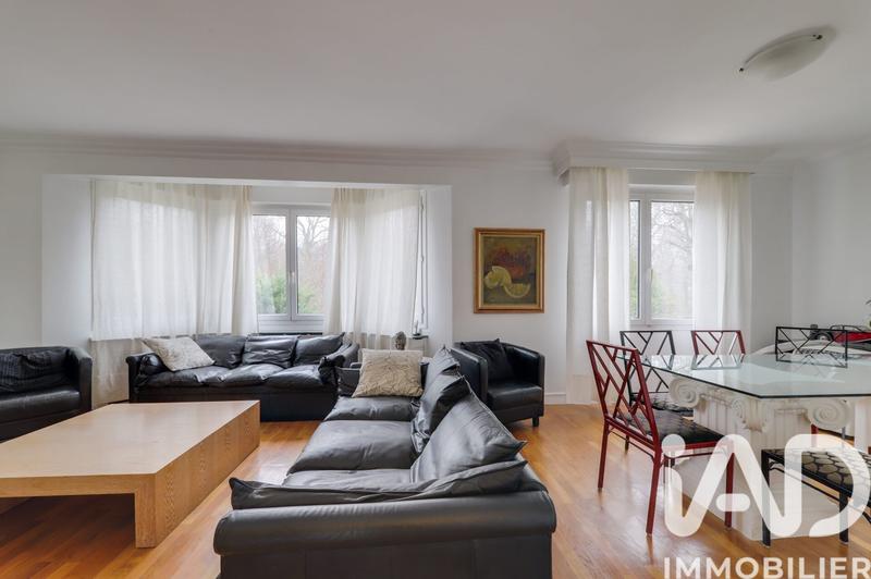 Maison - 230 m² - 8 pièces