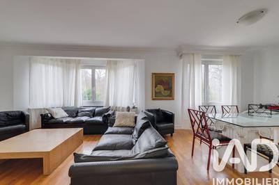 Maison - 230 m² - 8 pièces