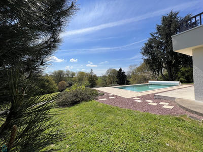 Maison - 298 m² - 9 pièces