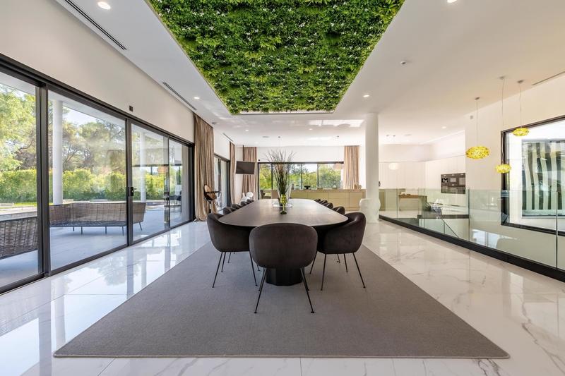 Villa - 1 300 m² - 10 pièces