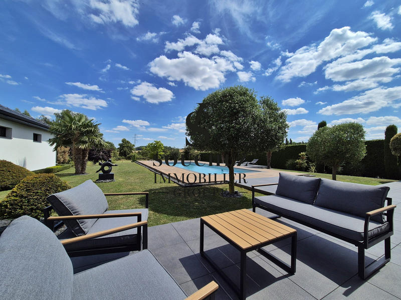 Villa - 265 m² - 10 pièces