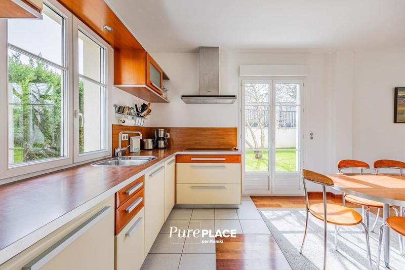 Maison - 205 m² - 8 pièces