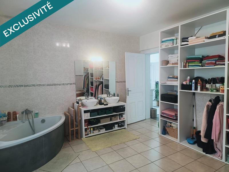 Maison - 200 m² - 9 pièces