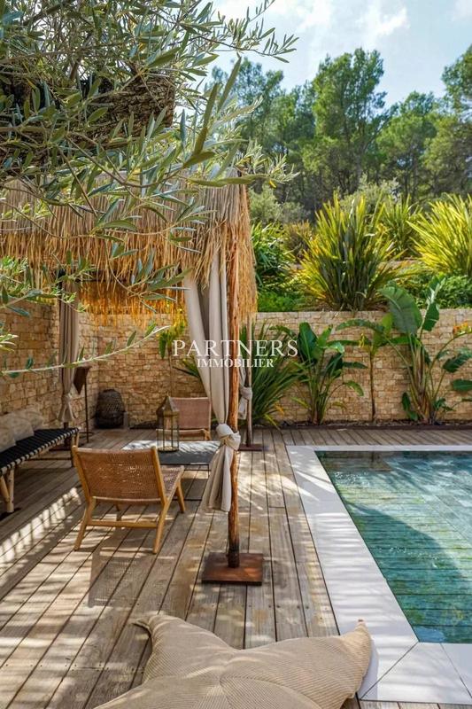 Maison - 350 m² - 6 pièces