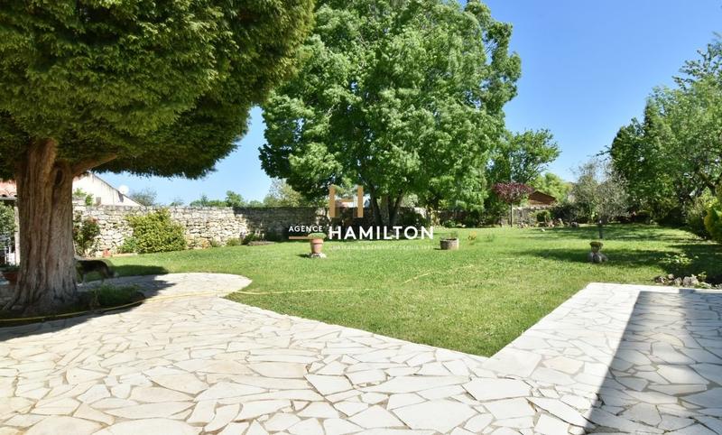 Propriété - 223 m² - 8 pièces