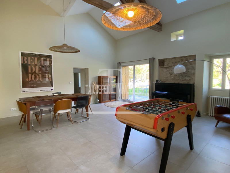 Maison - 298 m² - 9 pièces