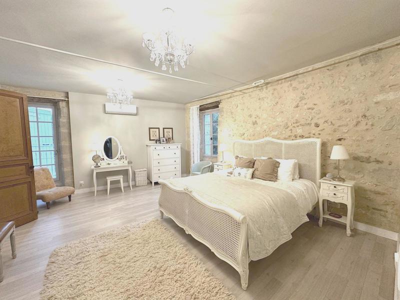 Maison - 298 m² - 8 pièces