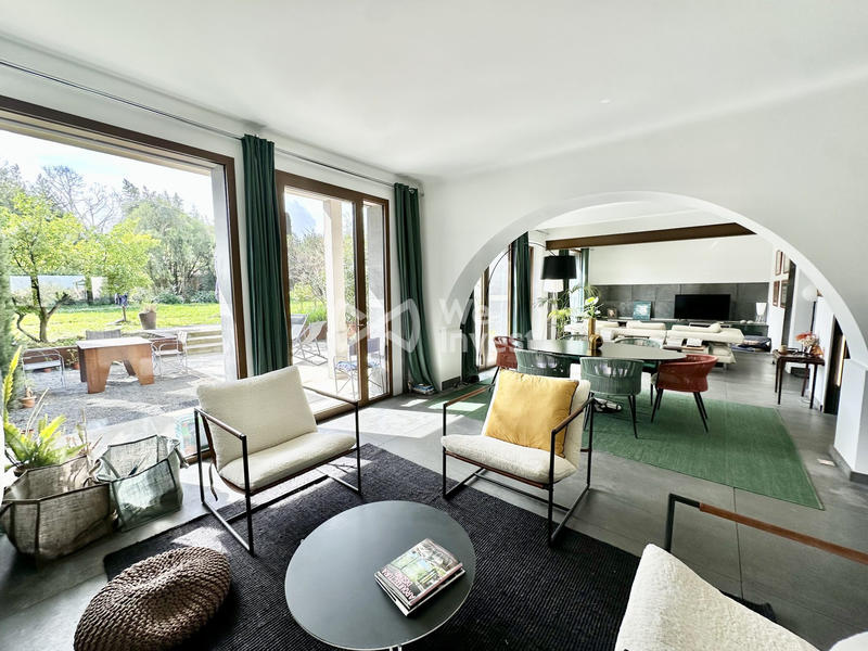 Maison - 240 m² - 6 pièces