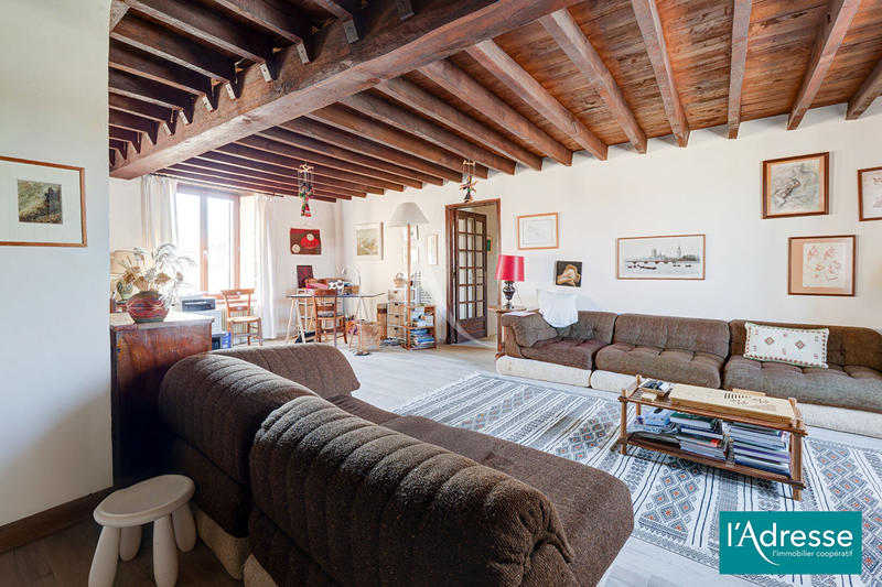 Maison - 324 m² - 8 pièces