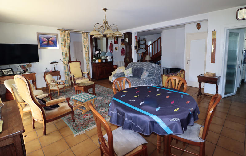 Maison - 220 m² - 12 pièces