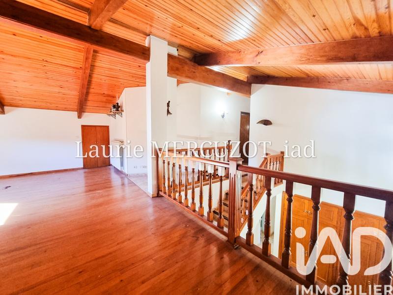 Maison - 218 m² - 8 pièces