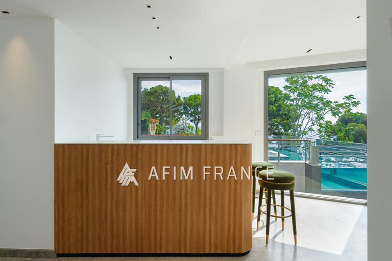 Maison - 400 m² - 8 pièces