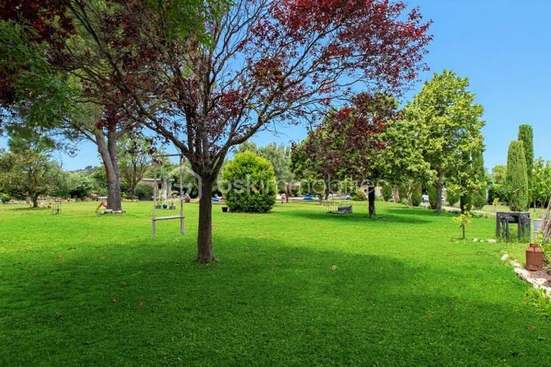 Maison - 220 m² - 6 pièces