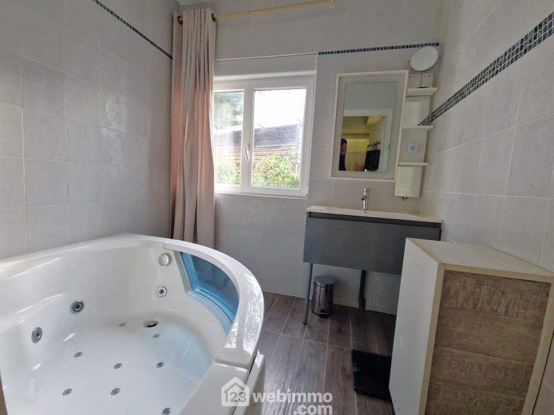 Maison - 215 m² - 6 pièces