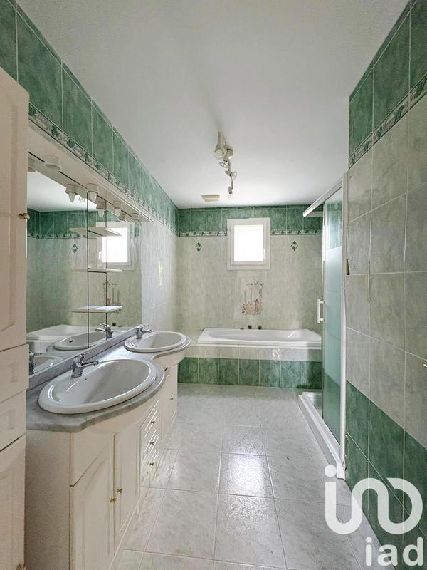 Maison - 99 m² - 5 pièces