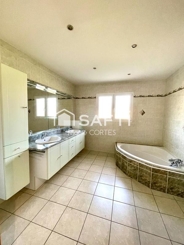 Maison - 243 m² - 7 pièces