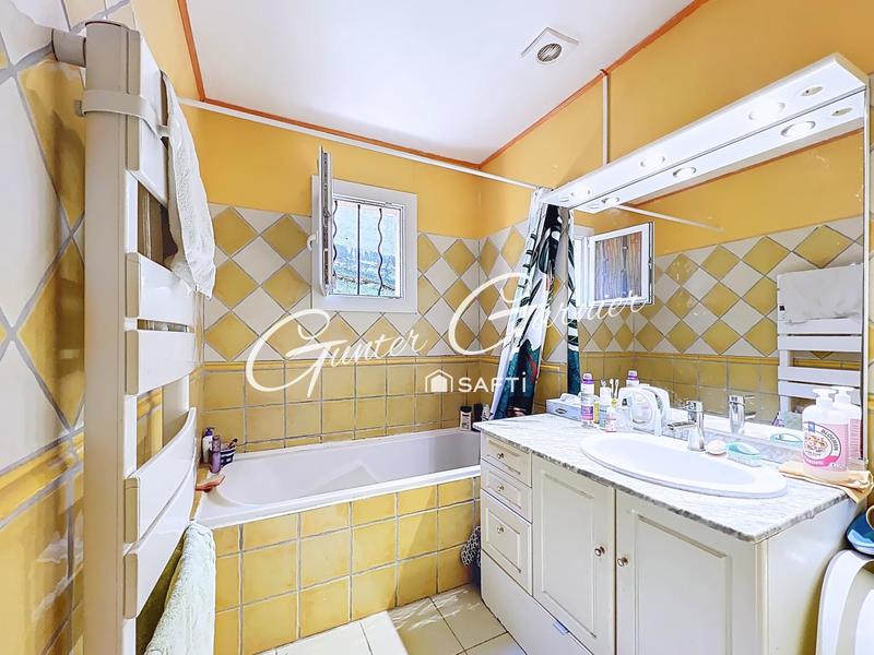 Maison - 90 m² - 5 pièces