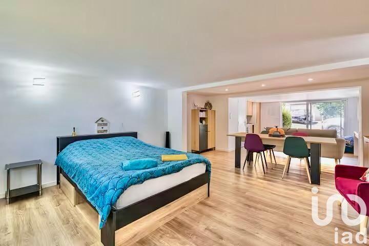 Maison - 220 m² - 10 pièces