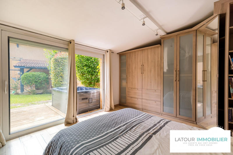 Maison - 220 m² - 10 pièces