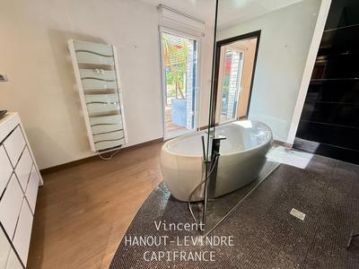 Maison - 245 m² - 9 pièces