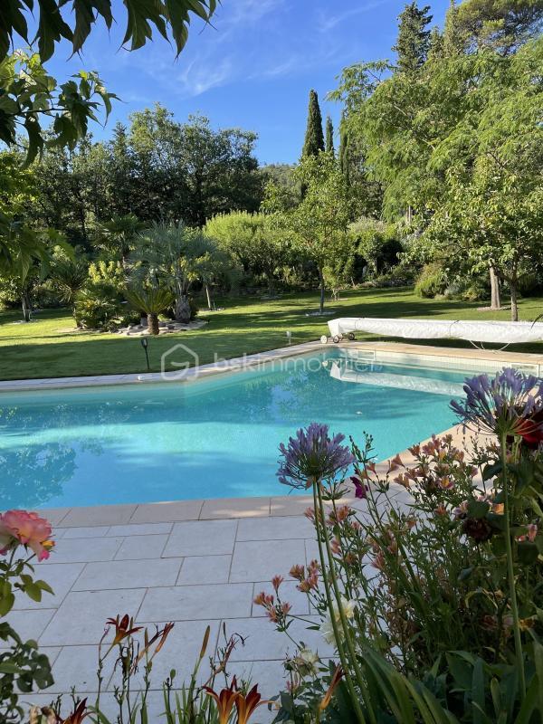 Propriété - 222 m² - 7 pièces