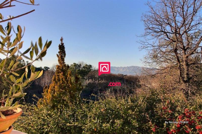 Maison - 225 m² - 7 pièces