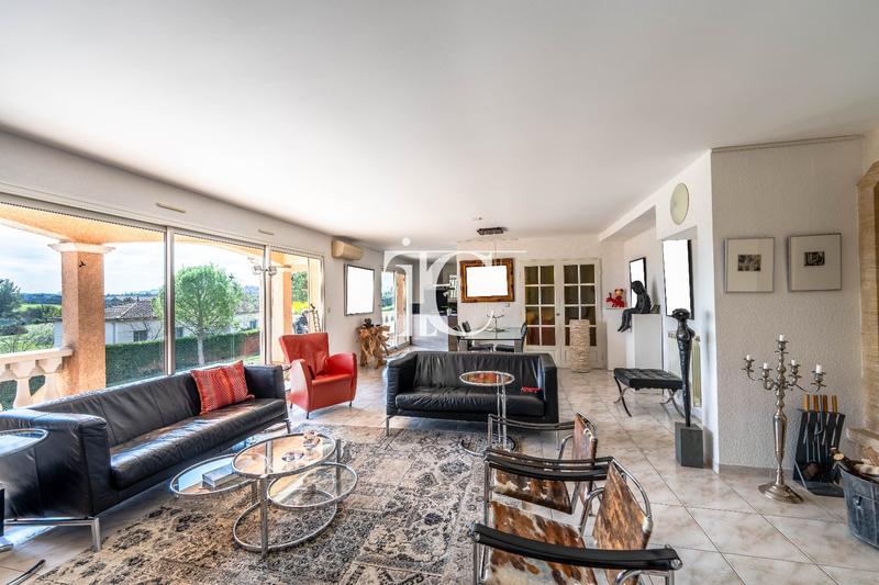 Maison - 200 m² - 6 pièces