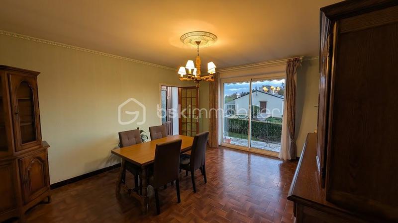 Maison - 92 m² - 5 pièces