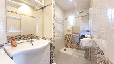 Maison - 217 m² - 8 pièces