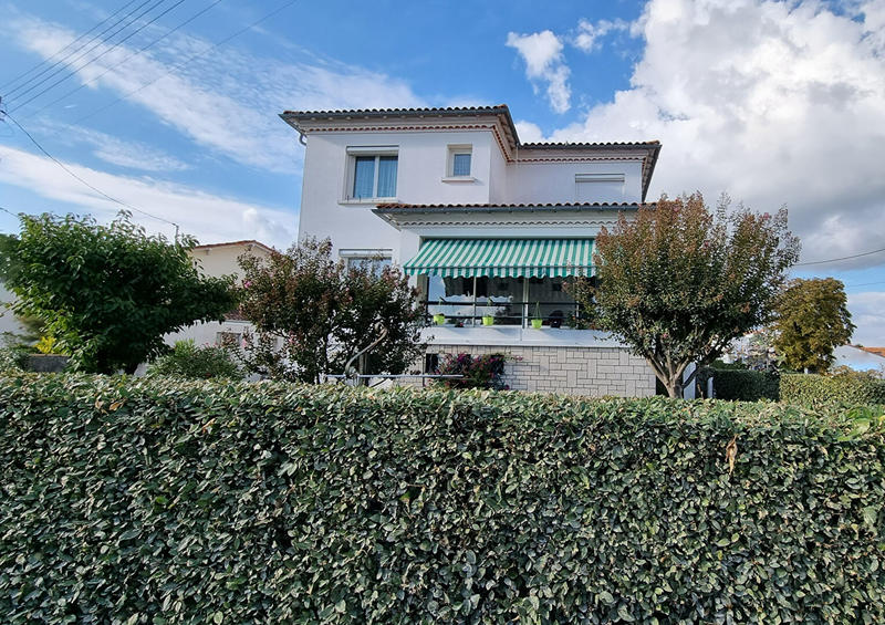 Maison - 185 m² - 9 pièces