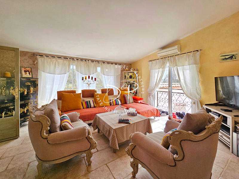 Maison - 272 m² - 9 pièces