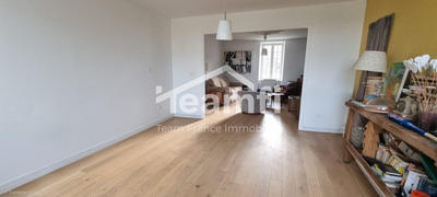 Maison - 245 m² - 7 pièces