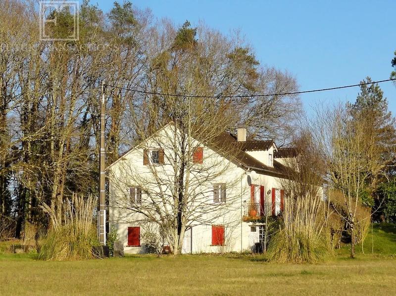 Maison - 233 m² - 12 pièces