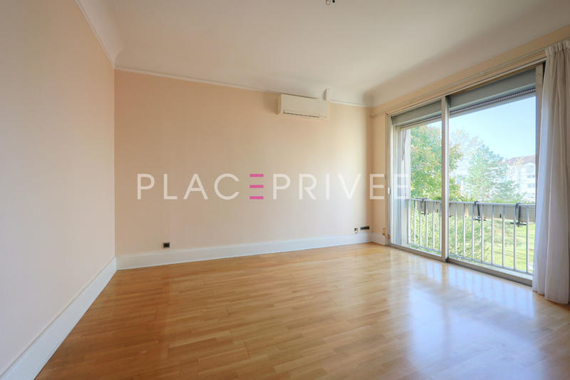 Appartement - 224 m² - 10 pièces