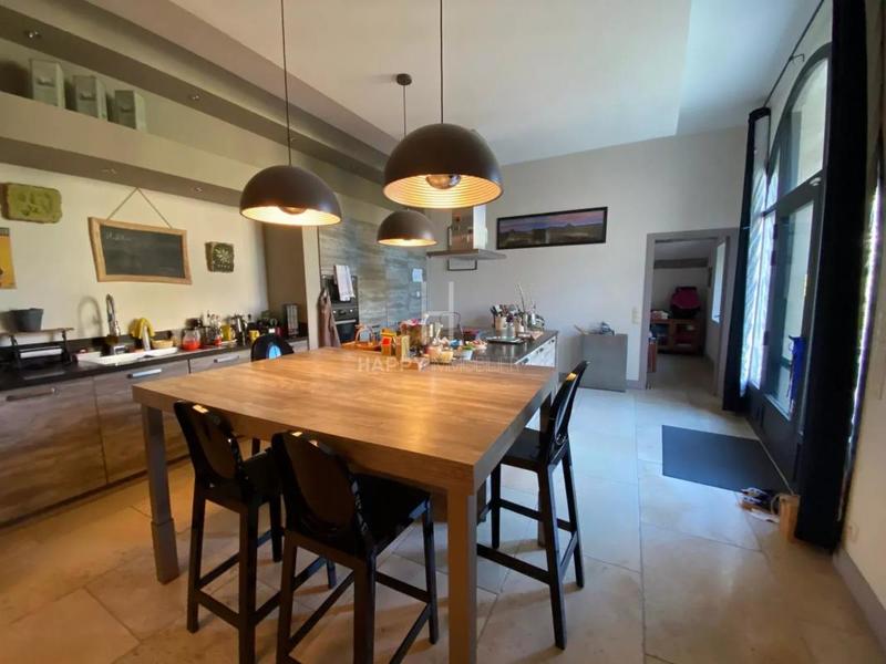 Mas - 300 m² - 8 pièces