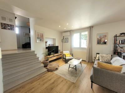 Maison - 122 m² - 8 pièces