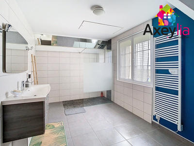 Maison - 240 m² - 7 pièces