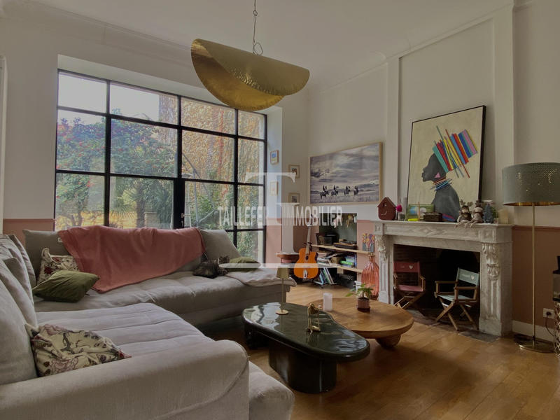 Maison - 250 m² - 6 pièces