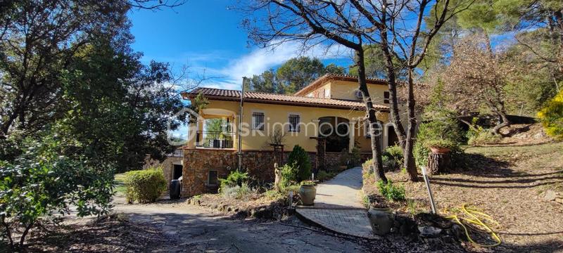 Maison traditionnelle - 250 m² - 8 pièces