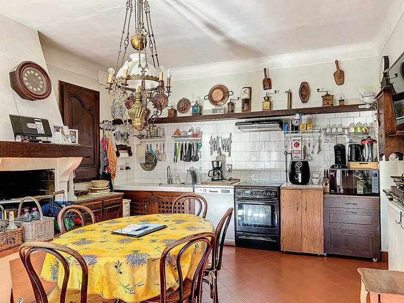 Maison - 394 m² - 6 pièces