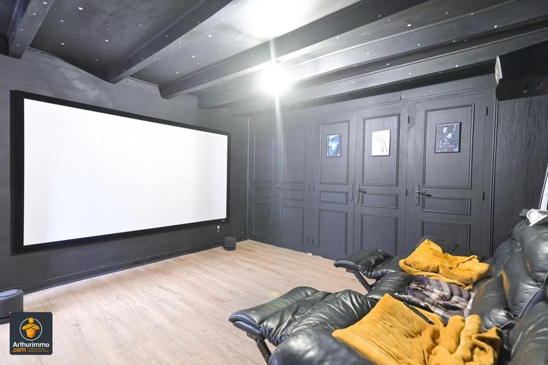 Maison - 230 m² - 9 pièces