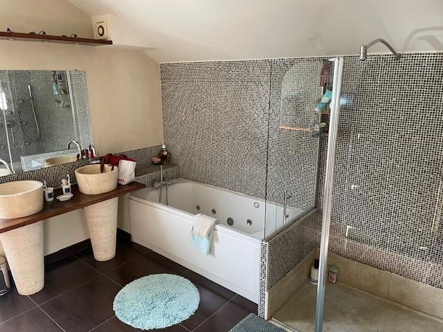 Villa - 180 m² - 8 pièces