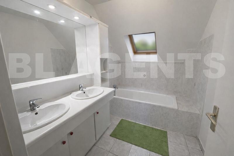 Maison - 200 m² - 9 pièces